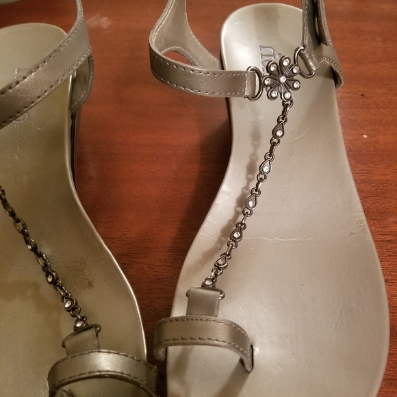 Gray Silver Toe Loop Heels - Picture 3 of 3
